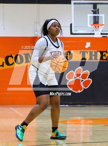 Thumbnail 2 in Douglas Byrd @ South View photogallery.
