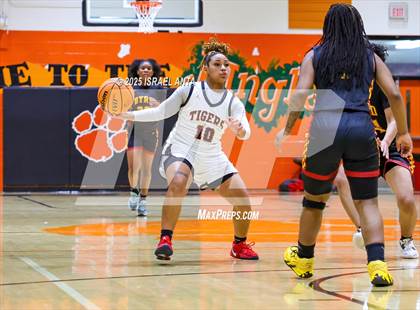 Thumbnail 2 in Douglas Byrd @ South View photogallery.