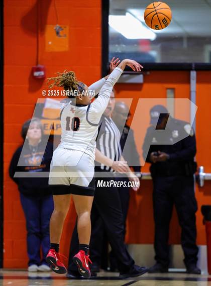 Thumbnail 2 in Douglas Byrd @ South View photogallery.