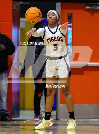 Thumbnail 1 in Douglas Byrd @ South View photogallery.