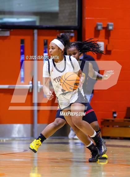 Thumbnail 3 in Douglas Byrd @ South View photogallery.