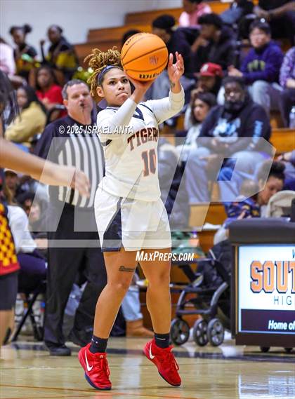 Thumbnail 3 in Douglas Byrd @ South View photogallery.