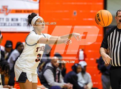 Thumbnail 3 in Douglas Byrd @ South View photogallery.