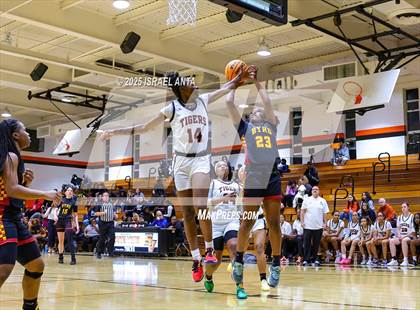 Thumbnail 2 in Douglas Byrd @ South View photogallery.