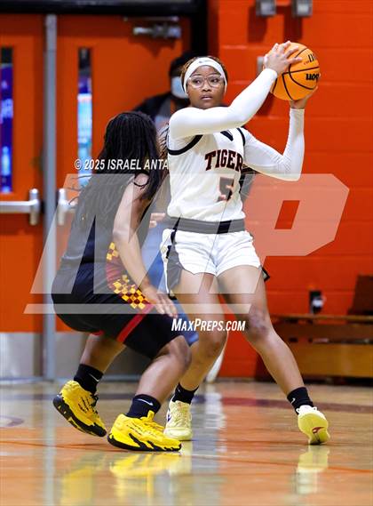 Thumbnail 2 in Douglas Byrd @ South View photogallery.