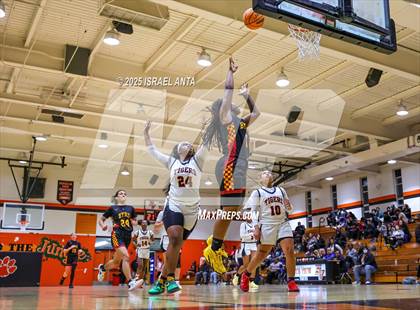 Thumbnail 2 in Douglas Byrd @ South View photogallery.