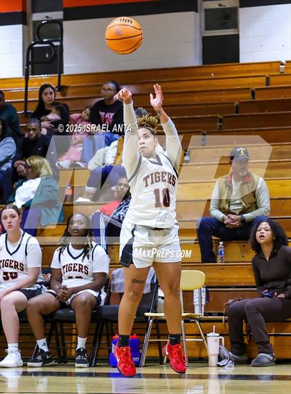 Thumbnail 2 in Douglas Byrd @ South View photogallery.