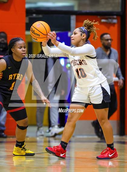 Thumbnail 3 in Douglas Byrd @ South View photogallery.