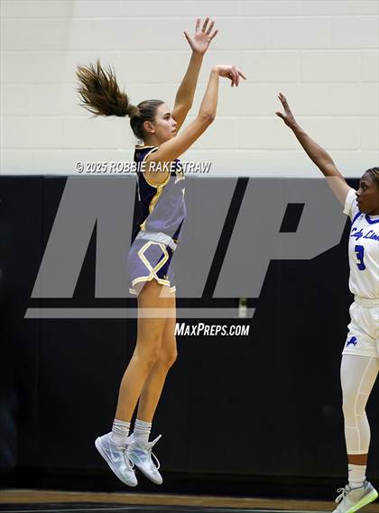 Thumbnail 2 in Tyler @ Highland Park (UIL 5A D1 Area Playoff) photogallery.