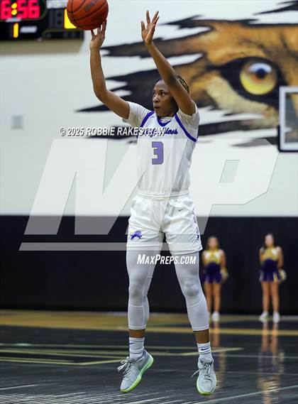 Thumbnail 1 in Tyler @ Highland Park (UIL 5A D1 Area Playoff) photogallery.