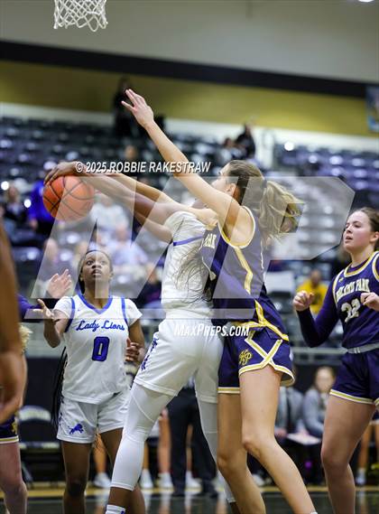 Thumbnail 2 in Tyler @ Highland Park (UIL 5A D1 Area Playoff) photogallery.