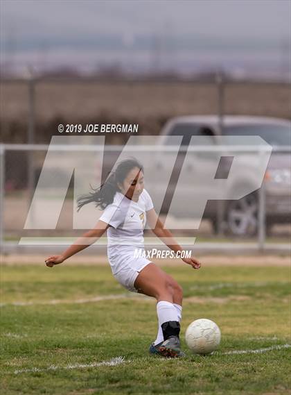 Thumbnail 1 in Venice @ Arvin (CIF D5 Regional Final) photogallery.