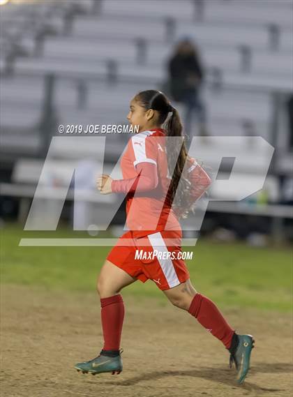 Thumbnail 2 in Venice @ Arvin (CIF D5 Regional Final) photogallery.