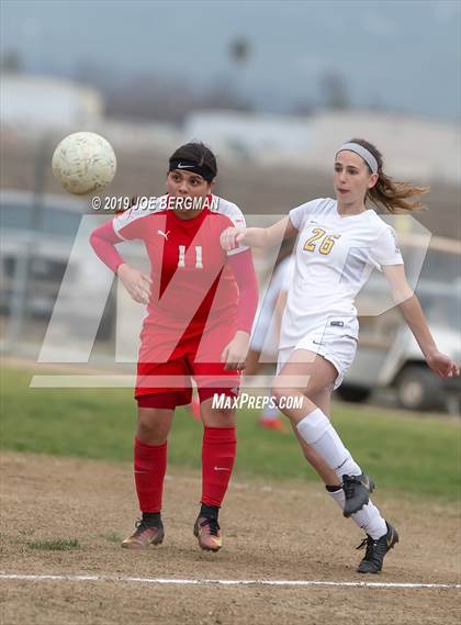 Thumbnail 2 in Venice @ Arvin (CIF D5 Regional Final) photogallery.