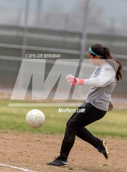Thumbnail 1 in Venice @ Arvin (CIF D5 Regional Final) photogallery.
