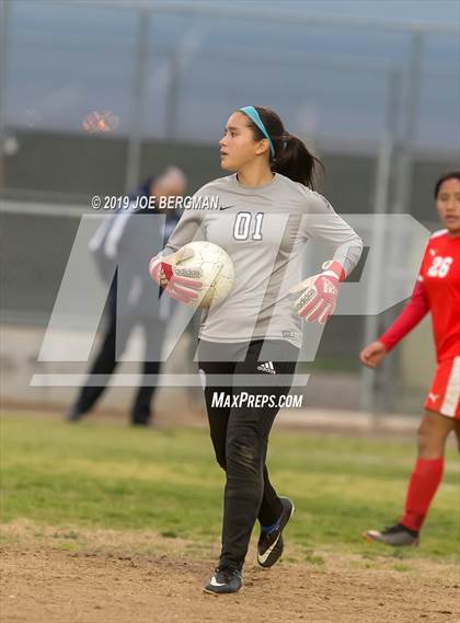 Thumbnail 3 in Venice @ Arvin (CIF D5 Regional Final) photogallery.