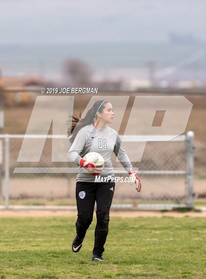 Thumbnail 2 in Venice @ Arvin (CIF D5 Regional Final) photogallery.