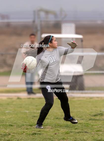 Thumbnail 2 in Venice @ Arvin (CIF D5 Regional Final) photogallery.