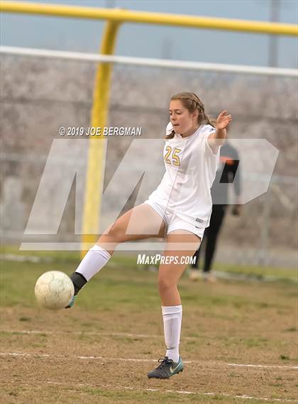 Thumbnail 2 in Venice @ Arvin (CIF D5 Regional Final) photogallery.