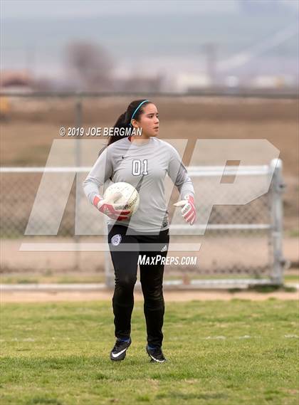 Thumbnail 1 in Venice @ Arvin (CIF D5 Regional Final) photogallery.