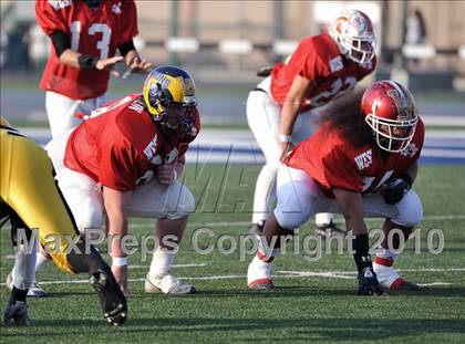 Thumbnail 2 in 605 All-Star Football Classic (East vs. West) photogallery.