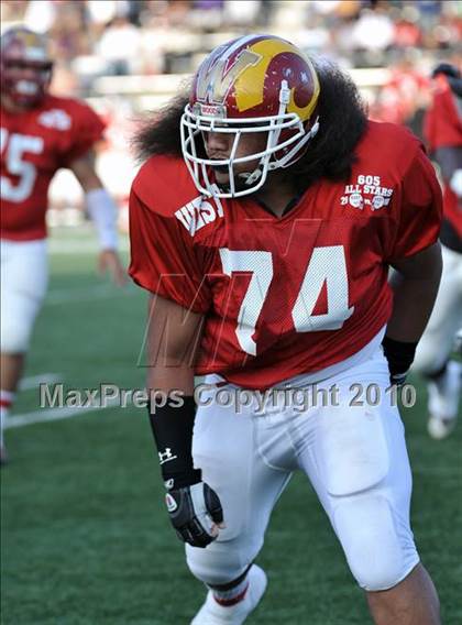 Thumbnail 2 in 605 All-Star Football Classic (East vs. West) photogallery.