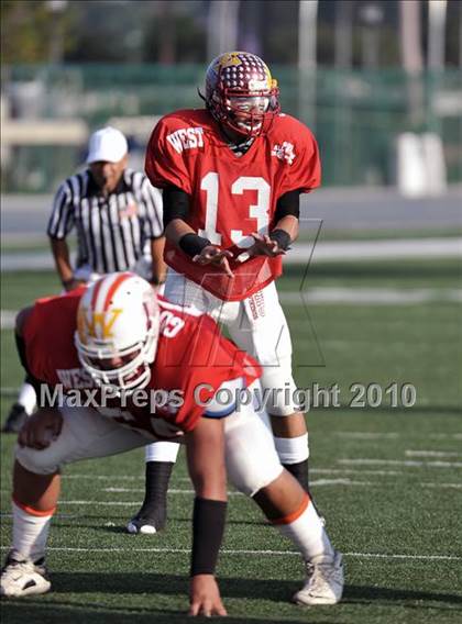 Thumbnail 2 in 605 All-Star Football Classic (East vs. West) photogallery.