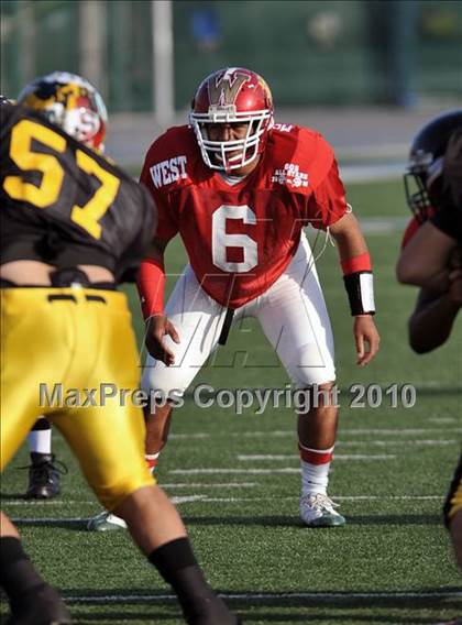 Thumbnail 3 in 605 All-Star Football Classic (East vs. West) photogallery.