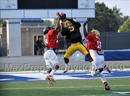 Thumbnail 1 in 605 All-Star Football Classic (East vs. West) photogallery.