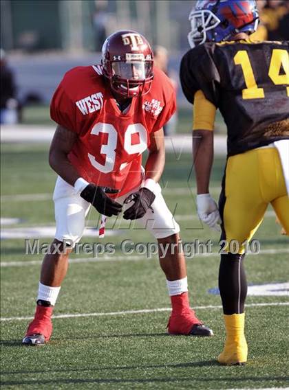 Thumbnail 1 in 605 All-Star Football Classic (East vs. West) photogallery.