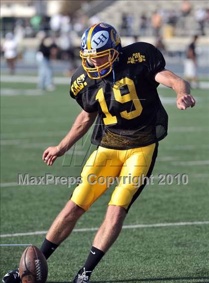 Thumbnail 2 in 605 All-Star Football Classic (East vs. West) photogallery.