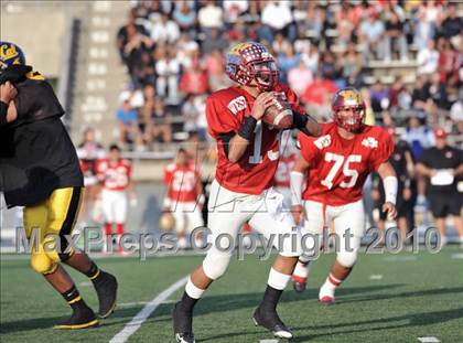 Thumbnail 3 in 605 All-Star Football Classic (East vs. West) photogallery.