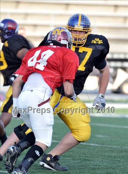 Thumbnail 2 in 605 All-Star Football Classic (East vs. West) photogallery.