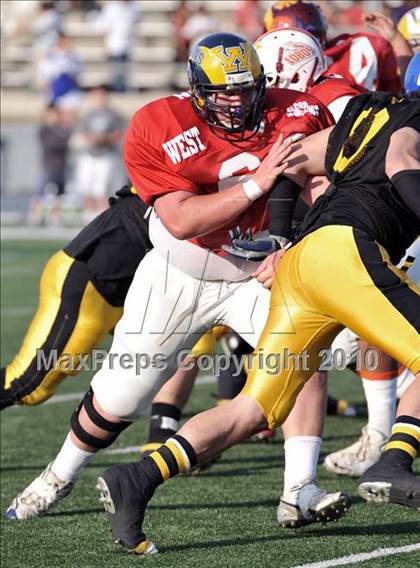 Thumbnail 3 in 605 All-Star Football Classic (East vs. West) photogallery.