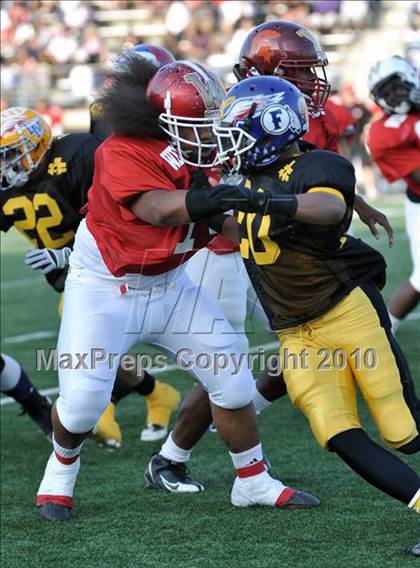 Thumbnail 2 in 605 All-Star Football Classic (East vs. West) photogallery.