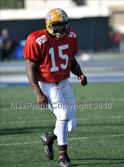 Thumbnail 2 in 605 All-Star Football Classic (East vs. West) photogallery.