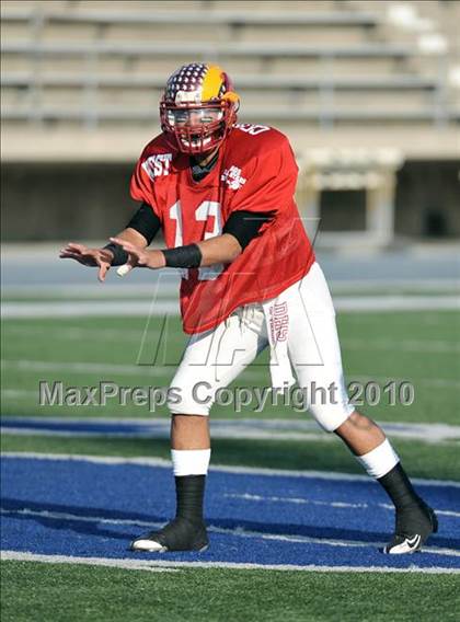Thumbnail 3 in 605 All-Star Football Classic (East vs. West) photogallery.