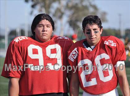 Thumbnail 2 in 605 All-Star Football Classic (East vs. West) photogallery.