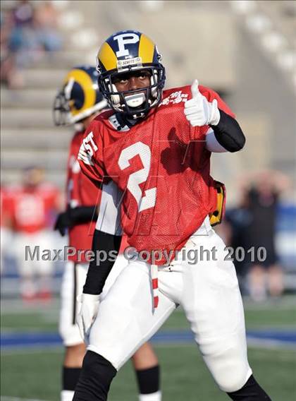 Thumbnail 1 in 605 All-Star Football Classic (East vs. West) photogallery.