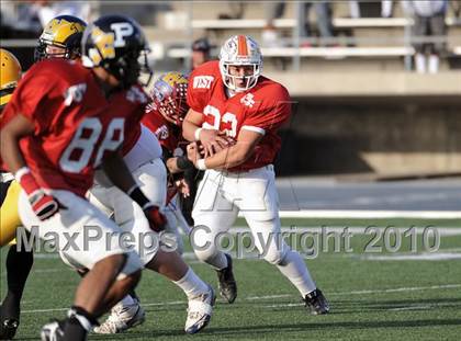 Thumbnail 3 in 605 All-Star Football Classic (East vs. West) photogallery.