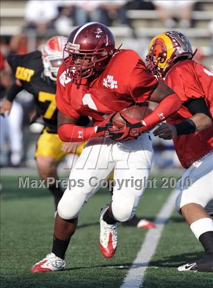 Thumbnail 2 in 605 All-Star Football Classic (East vs. West) photogallery.