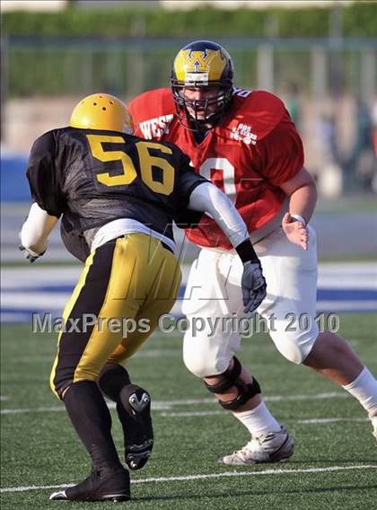 Thumbnail 2 in 605 All-Star Football Classic (East vs. West) photogallery.