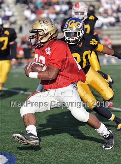 Thumbnail 2 in 605 All-Star Football Classic (East vs. West) photogallery.