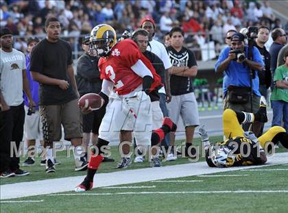 Thumbnail 2 in 605 All-Star Football Classic (East vs. West) photogallery.