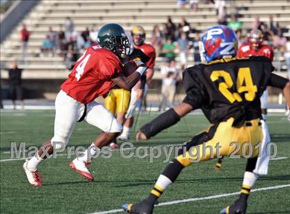 Thumbnail 1 in 605 All-Star Football Classic (East vs. West) photogallery.