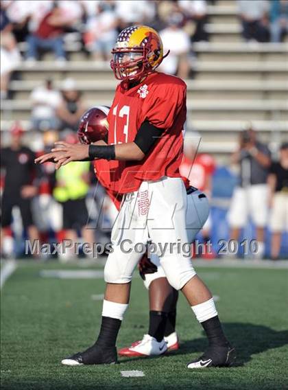 Thumbnail 2 in 605 All-Star Football Classic (East vs. West) photogallery.