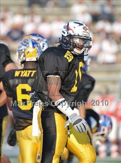Thumbnail 3 in 605 All-Star Football Classic (East vs. West) photogallery.
