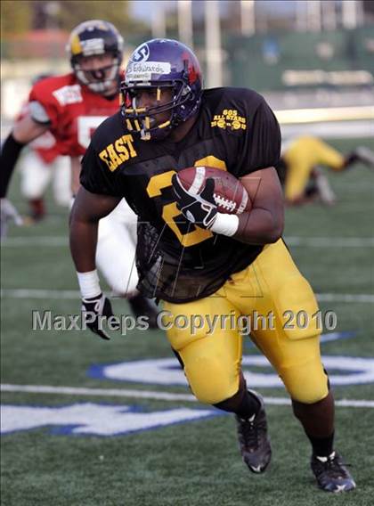 Thumbnail 3 in 605 All-Star Football Classic (East vs. West) photogallery.