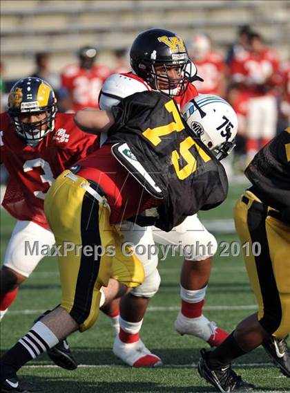 Thumbnail 2 in 605 All-Star Football Classic (East vs. West) photogallery.