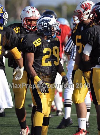 Thumbnail 2 in 605 All-Star Football Classic (East vs. West) photogallery.